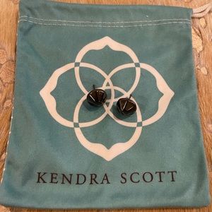 Kendra Scott large stud earring in gunmetal